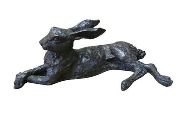 Elizabeth and Stevens - Beeldje, Laying hare Resting - 25 cm