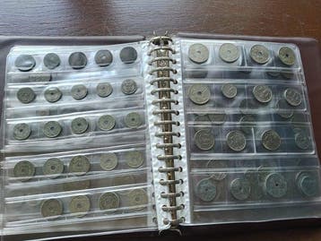 Wereld. 2x Albums with Japan & Other Coins. (Zonder