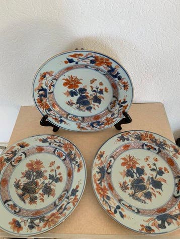 Assiette (3) - Porcelaine - 3 assiettes Imari Qianlong, Antiquités & Art
