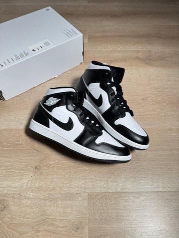 Air Jordan - Air Jordan 1 Mid - Sneakers - Maat: EU 43 -
