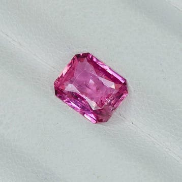 Zonder minimumprijs Roze Saffier - 2.05 ct - International, Handtassen en Accessoires, Nieuw