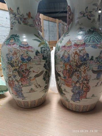 Een paar vazen in famille rose - Porselein - chine - China -, Antiquités & Art