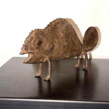 Caméléon en bronze, art traditionnel africain - sculptuur -
