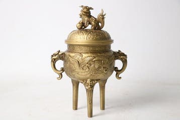 Bronzen driepoot-koro (wierookbrander) met Shishi-finial en