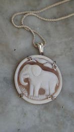 Argent - Camée - Caméo avec chaîne en argent.