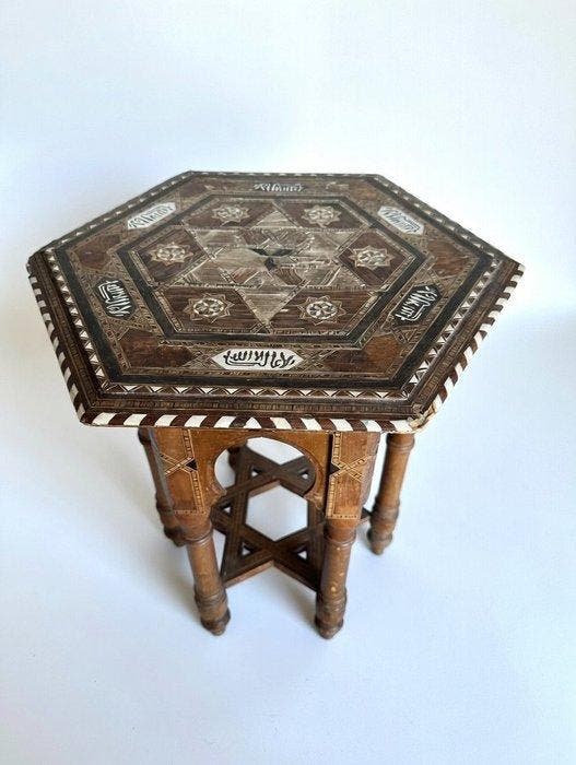 Tafel - Hout, Been, Schelp - Een Taracea-ingelegde, Antiek en Kunst, Curiosa en Brocante