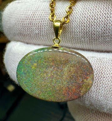 Opale Cabochon - Hauteur : 24 mm - Largeur : 23 mm- 2.31 g -