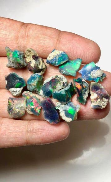 Ruwe opaal — Lot 54,00 karaat Ruw- 10.8 g - (15)
