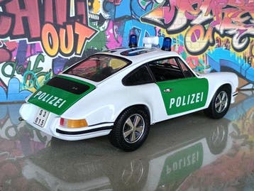 Universal Hobbies 1:18 - Modelauto - Porsche 911 2.4L, Nieuw