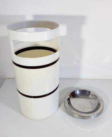 Giganplast - Mand - Plastic, Staal - Decoratieve asbak 70