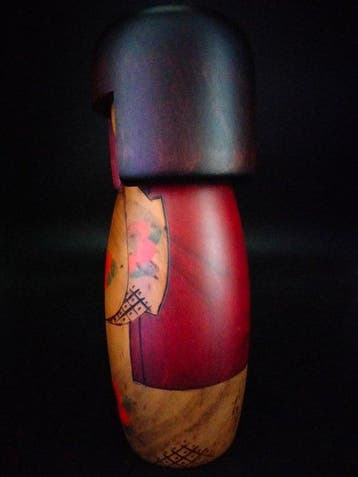 Usaburo - Beeldje, Japanse kokeshi pop met bloemdecoratie /