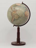 Globe Dr. Neuse en C. Luther, door Columbus - 1920