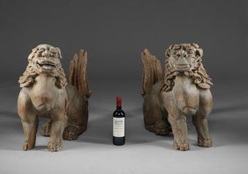 Zeer grote Shinto-poortwachters: leeuwachtige honden. - Hout