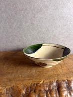 Oribe Chawan door Kato Yoshihiro met doos - Keramiek - Japan