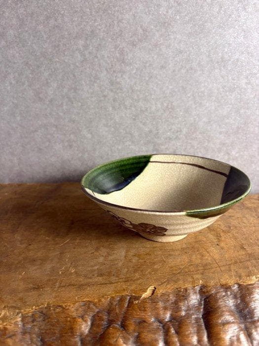 Oribe Chawan door Kato Yoshihiro met doos - Keramiek - Japan, Antiquités & Art, Antiquités | Autres Antiquités