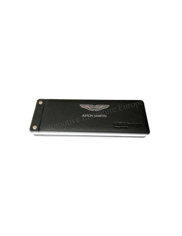 2015 ASTON MARTIN V8 VANTAGE INSTRUCTIEBOEKJE DUITS, Auto diversen, Handleidingen en Instructieboekjes, Ophalen of Verzenden