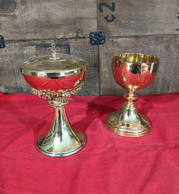 Lot kelken en paten. (2) - Metaal en messing - 1990-2000