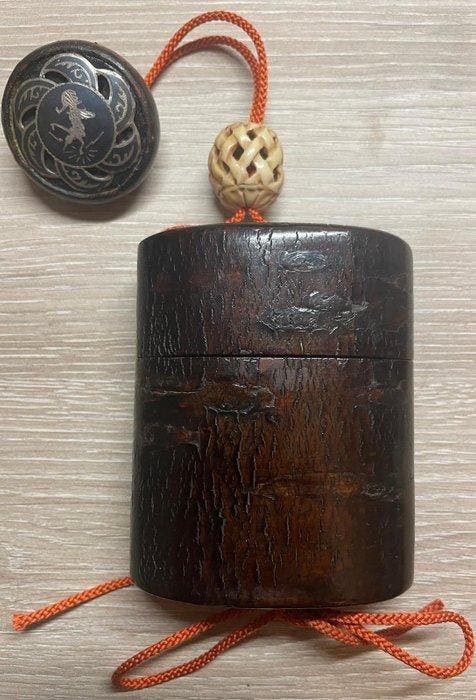 Inro gemaakt van gelakte kostbare houtschors, Meiji-periode., Antiquités & Art, Antiquités | Autres Antiquités