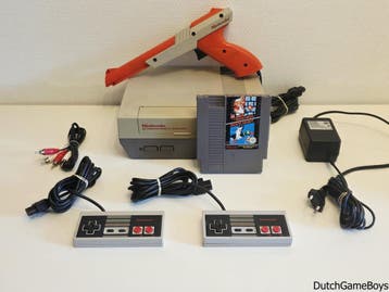 Nintendo Nes - Console + 2 Controllers / Zapper + Mario Bros, Games en Spelcomputers, Verzenden, Gebruikt