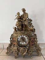 Figurale pendule - Geïnspireerd door de antieke stijl