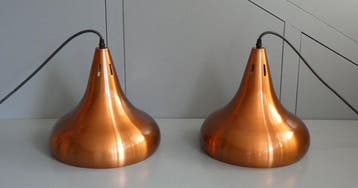 Lampe - Aluminium, Porcelaine - Deux lampes pendantes.