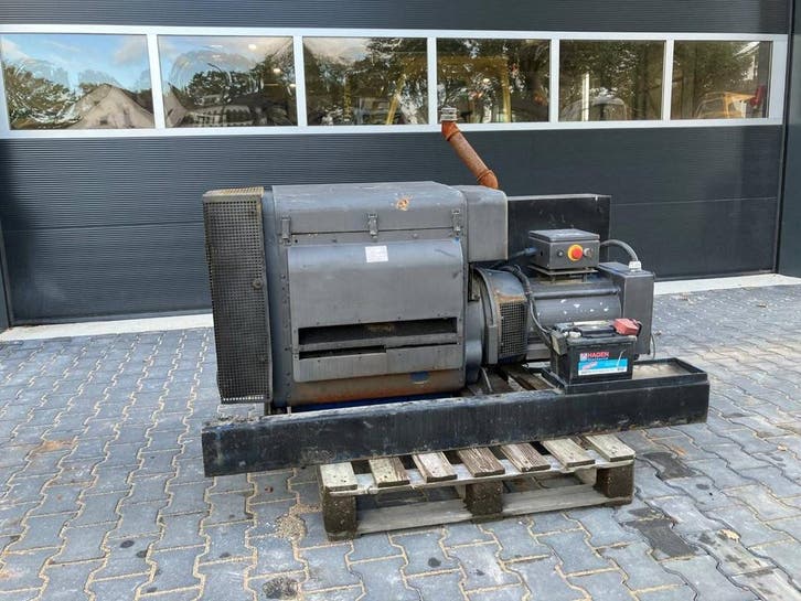 Veiling: Generator Moes Diesel HSST 3-10-4 Diesel 2010 37kVA, Articles professionnels, Machines & Construction | Générateurs, Enlèvement