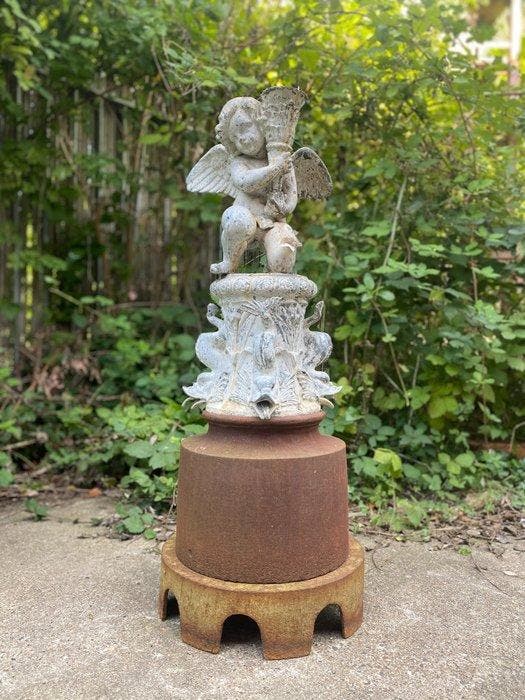 Sculptuuur voor buiten, Charming tall and heavy garden, Antiek en Kunst, Curiosa en Brocante