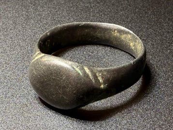 Époque Viking Bronze Anneau intact sans inscriptions, à la