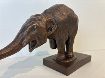 Bugatti - sculptuur, Bedelende Aziatische Olifant - 15 cm -