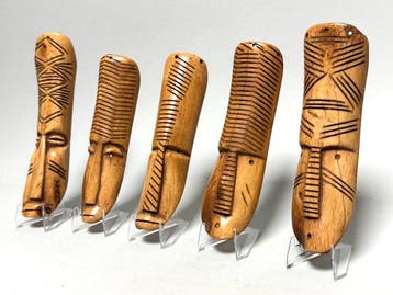 Ikhoko amuletten + standjes - Pende - DR Congo (Zonder