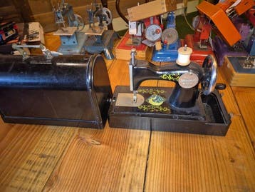 Au - Jouet en étain - Machine à coudre jouet - 1950-1960 -