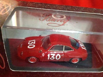 Bang 1:43 - Model raceauto (2) - #7247 Alfa Romeo Giulietta, Nieuw