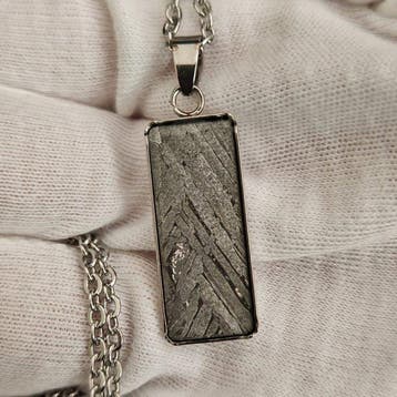 Pendentif acier et météorite avec chainette en acier
