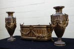 Decoratief ornament (3) - rijk versiert - messing kast stel