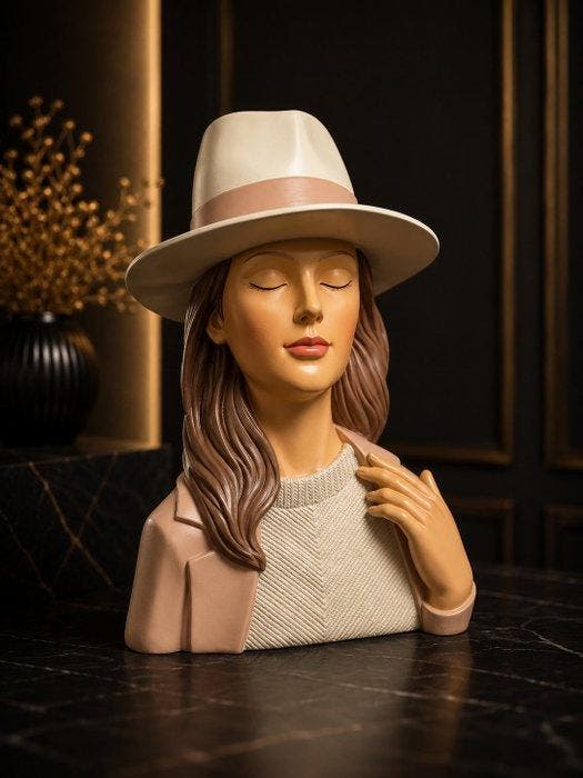 Buste, Elegant damesbeeld met hoed – Luxe designobject -, Antiquités & Art, Art | Objets design