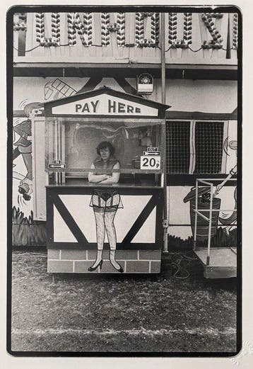 Lionel DERIMAIS - Caissière, Fête foraine, Angleterre, 1982