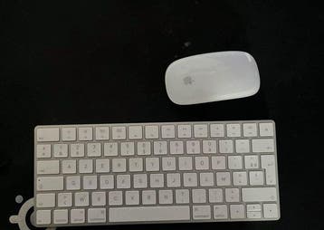 Apple iMac Retina 4K 21.5 (Late 2015) | i5 Quad-Core | 8GB