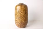 Terre et Feu — Un vase en grès japonais en glaçure Ore-Stone