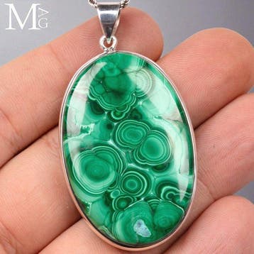 Pendentif en argent sterling avec une gemme de malachite