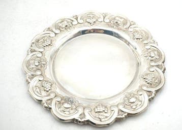 Plateau plat - Argent 800 - Fleurs et raisins, Antiquités & Art