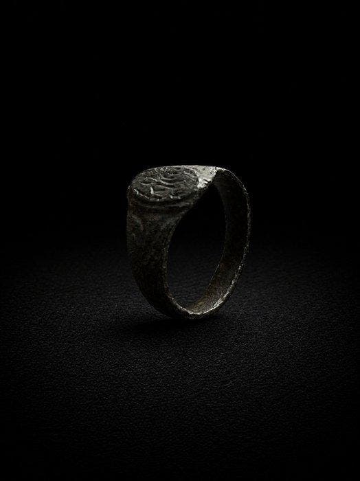Middeleeuws Brons Ring - 13e tot 15e eeuw na Christus., Antiquités & Art, Antiquités | Autres Antiquités