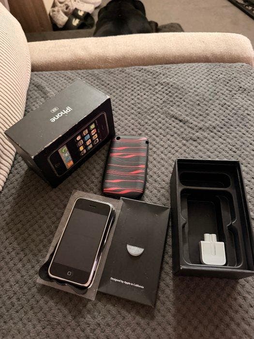 Apple - Mobiele telefoon (1) - In originele verpakking, Games en Spelcomputers, Spelcomputers | Overige Accessoires