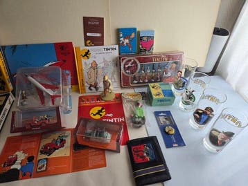 Tintin - 18 Various merchandise objects - Hacette,, Nieuw
