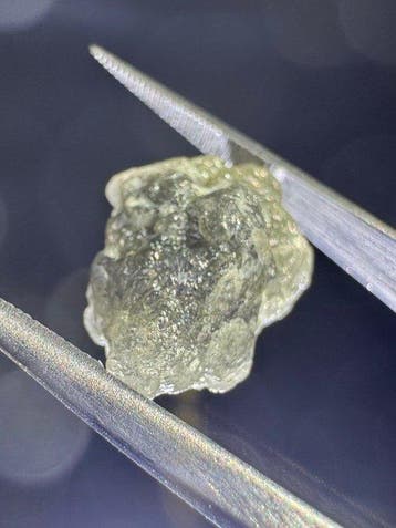 Natuurlijke ruwe grijze diamant. 7,84 karaat. Geen