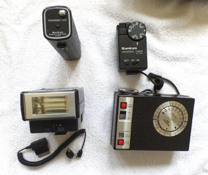 Chinon SLR model ? + back 08-010 + 1,7/50mm + acc. | Analoge, Audio, Tv en Foto, Fotocamera's Analoog
