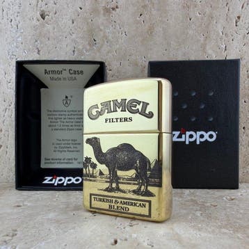 Zippo - Armor Case Lighter — Camel Filters Design, Gold-Tone, Nieuw