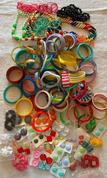 Collectie van memorabilia - Lot vintage sieraden uit de
