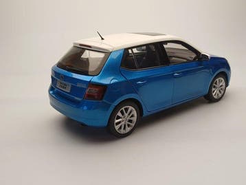 Paudi 1:18 - Modelauto - Skoda Fabia - 2015 - Lichtblauw