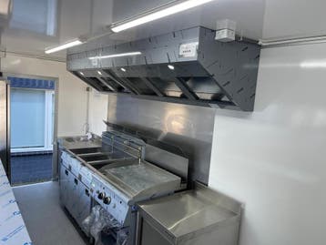 BETROUWBAAR, HORECA APPARATUUR INRICHTING VOOR FOODTRUCK, Nieuw in verpakking