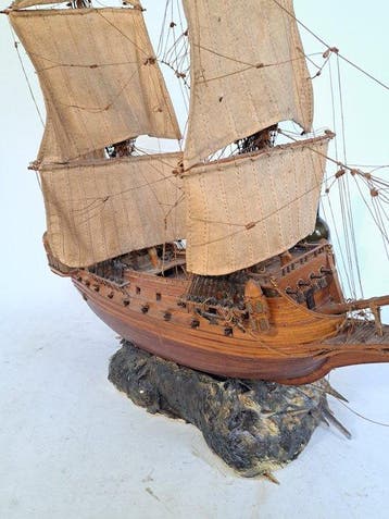 Modelschip - Zeilschip - Franse linieschip La Couronne, Nieuw